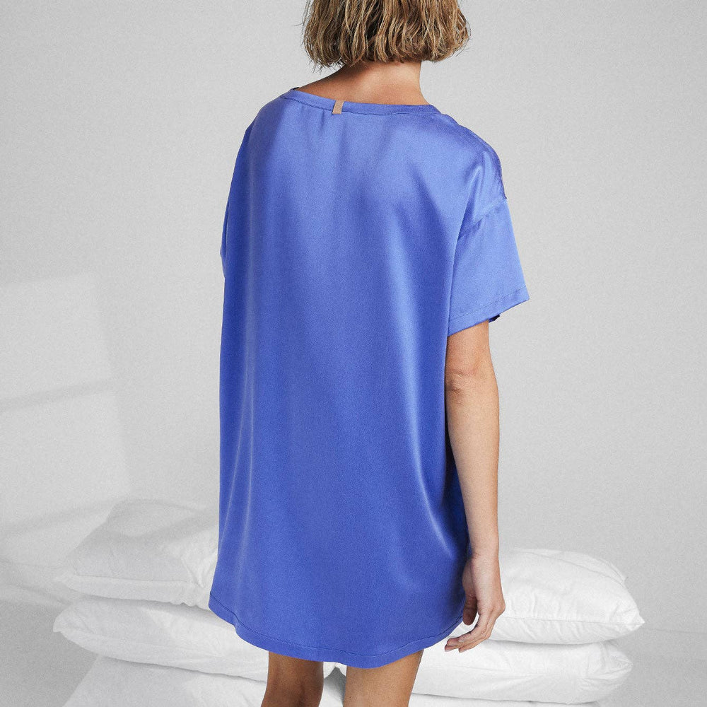 
                  
                    SILK OVERSIZED SLEEP TEE
                  
                